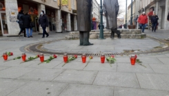 Tuzla: Svijeće i ruže za oproštaj od osmero tragično preminulih mladih osoba