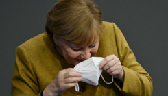 Hit reakcija Angele Merkel nakon što je shvatila da je zaboravila masku