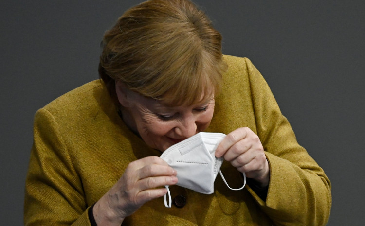 Hit reakcija Angele Merkel nakon što je shvatila da je zaboravila masku