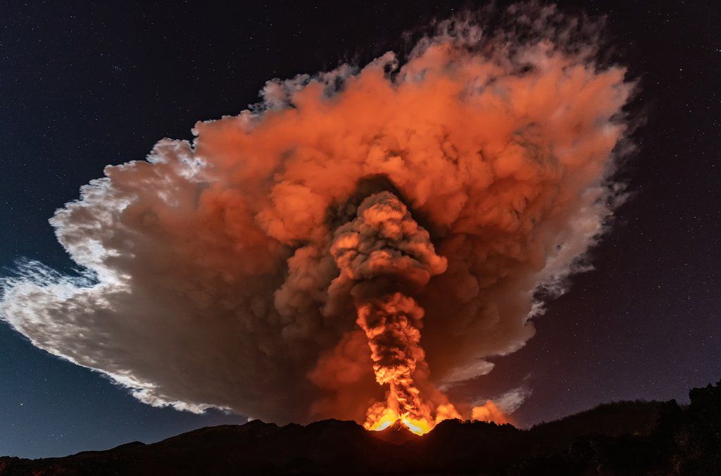 Etna izbacivala lavu više od kilometar u visinu