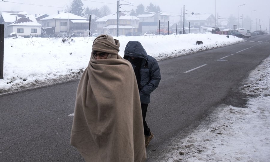 Italijanska novinarka učestvovala u pokušaju ilegalnog prelaska migranata preko granice Hrvatske iz pravca BiH