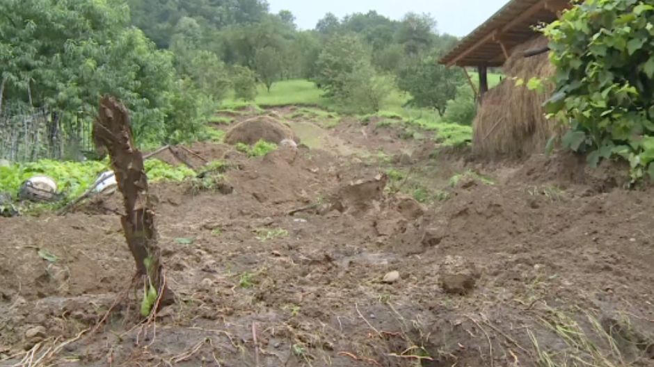 Aktivirano klizište u naselju Rujev Do kod Zenice, jedna porodica iselila iz kuće