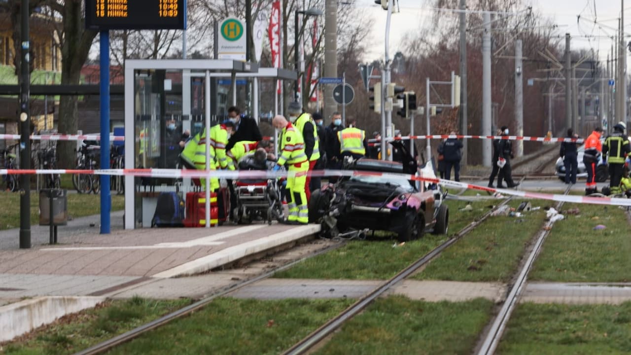 Njemačka: Automobilom naletio na grupu ljudi, poginule dvije osobe