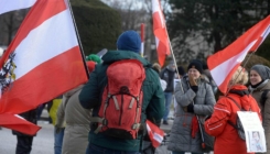 Beč preplavile stotine demonstranata zbog mjera u cilju suzbijanja koronavirusa