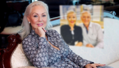 Lepa Brena objavila fotografije sa bratom Farukom i sestrom Faketom