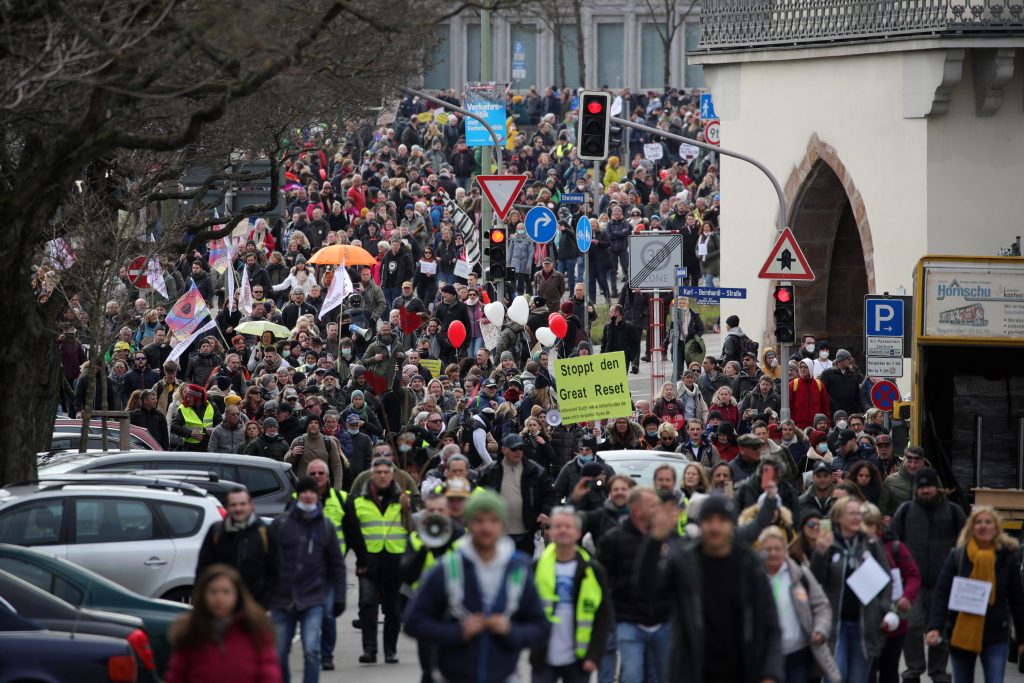 Njemačka: Na jučerašnjim protestima u Berlinu privedeno 600 osoba