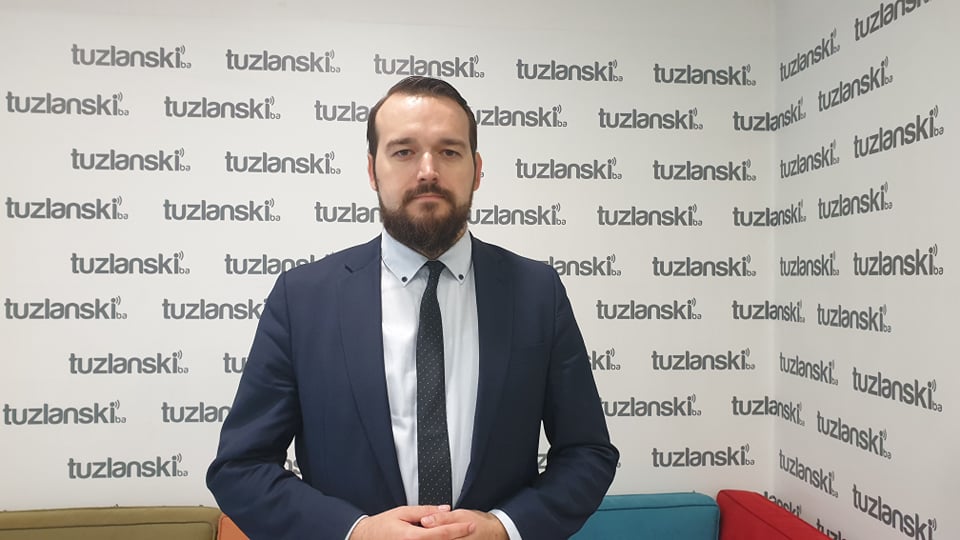 Ekonomista Admir Čavalić upozorio na nastavak trenda odlaska ljudi iz BiH