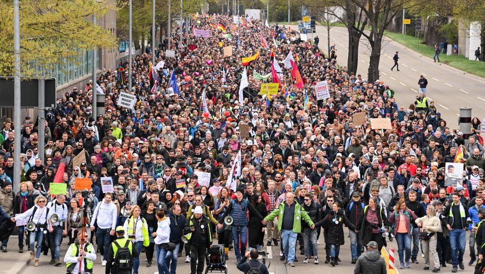 Njemačka: Na protestima zbog mjera protiv COVID-19 u Stuttgartu više od 10.000 ljudi