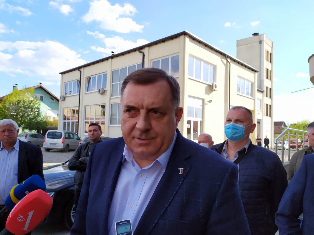 Dodik: Morao sam se zbog skandala izvinjavati Vučiću