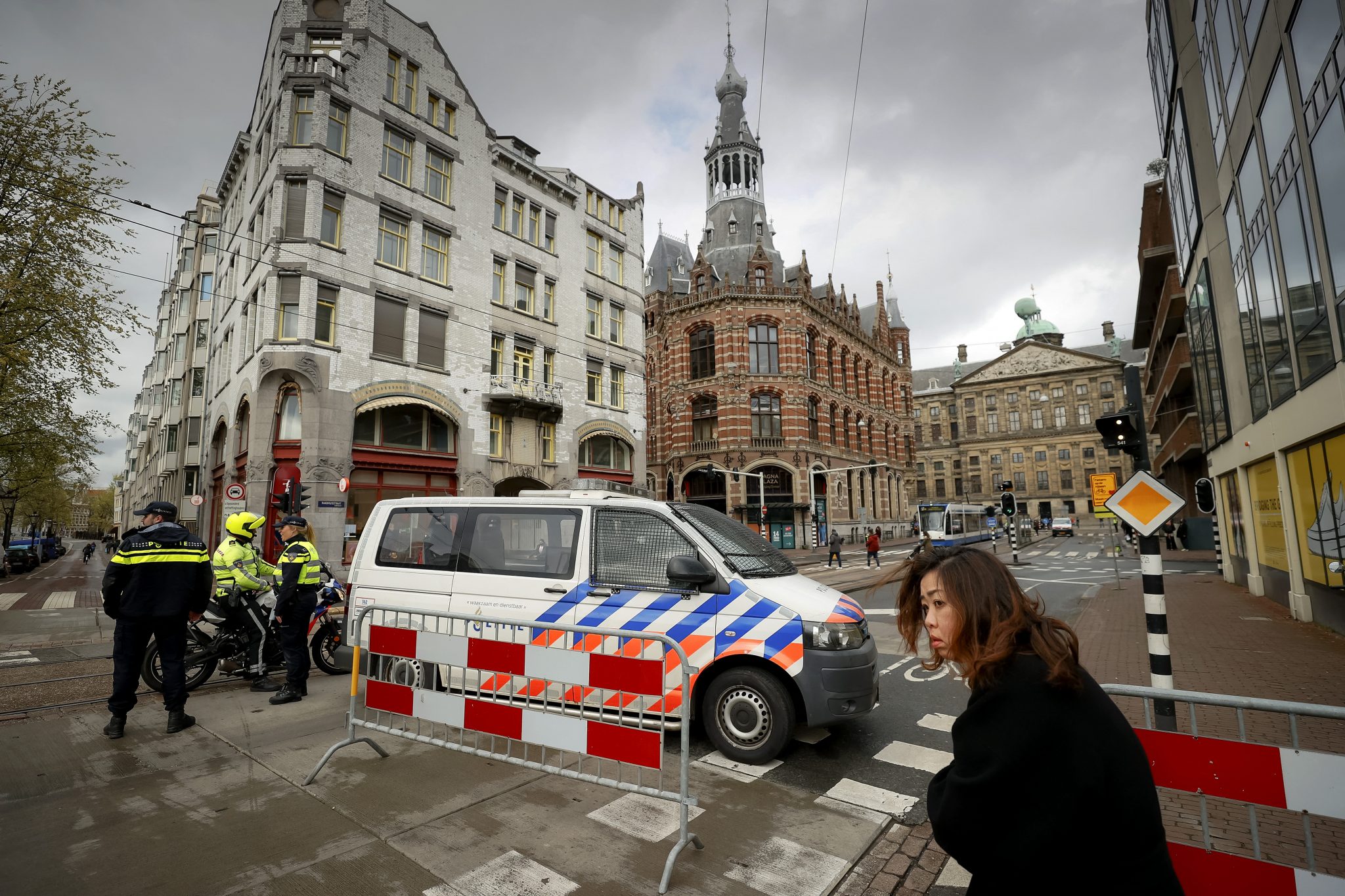 Amsterdam: Muškarac nožem napadao ljude, jedna osoba ubijena