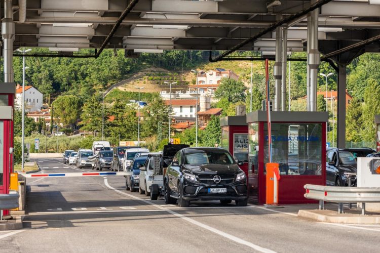 Da li je razlog vakcinacija: Proteklog vikenda u Srbiju ušla 18.793 bh. državljana