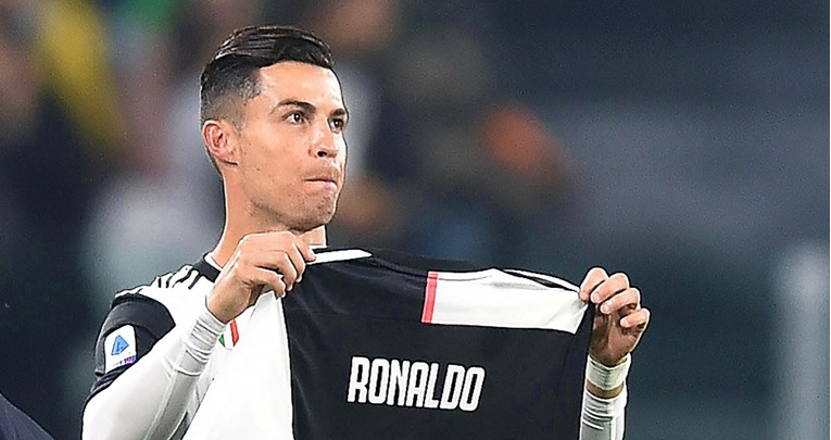 Cristiano Ronaldo potpisao dres koji ide na aukciju za pomoć Gavrilu iz Kragujevca