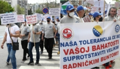 Protest Sindikata metalaca ispred Vlade FBiH: Povećanje najniže plate i vakcine radnicima