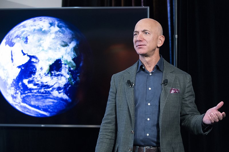 Osnivač "Amazona" Jeff Bezos leti u svemir