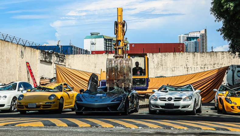 Nelegalan uvoz: Vlast naredila uništavanje luksuznih automobila McLaren, Lotuas, Bentleay, Porsche