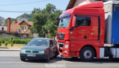 Tuzla: Jedna osoba povrijeđena u sudaru kamiona i automobila