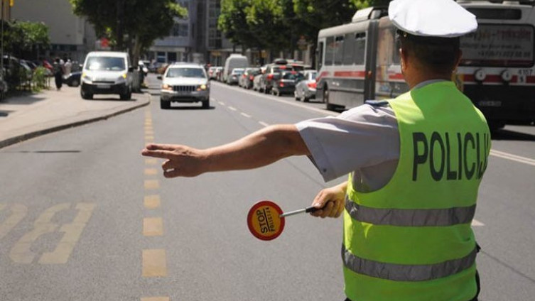 Pijani vozač fizički napao policajce prilikom saobraćajne kontrole