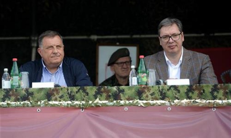 Dodik s Vučićem na vojnoj vježbi: “Radujemo se snazi Srbije, uživamo u tome”