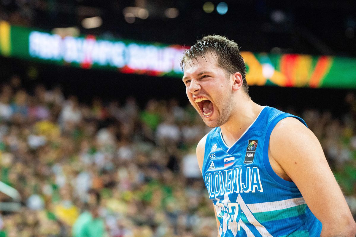 Komičan propust FIBA-e: Dončić uzeo marker, riješio problem i sve nasmijao