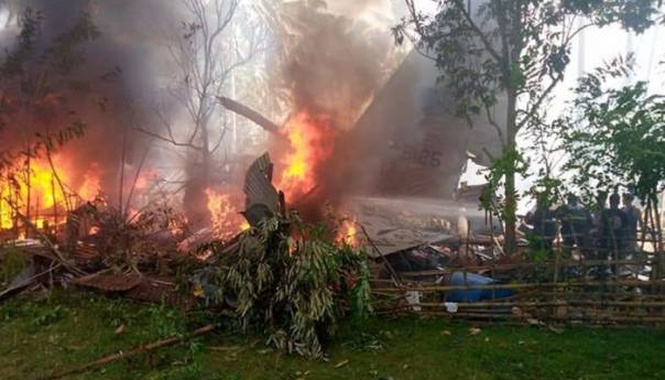 Srušio se vojni avion sa 85 putnika i članova posade na Filipinima