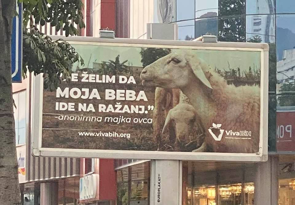 Efendiji Veliću zasmetao bilbord s porukom 'Ne želim da moja beba ide na ražanj': Nije ovo slučajnost pred predstojeći Kurban-bajram!