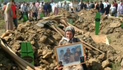 U utorak na Trgu Slobode izložba fotografija 'Bol majki Srebrenice'