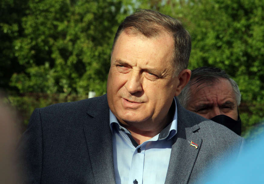 Dodik poručio ambasadorima BiH da 11. jula ne spuštaju zastave na pola koplja