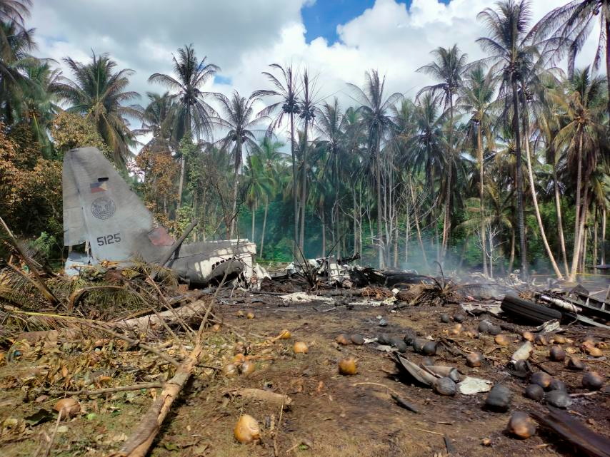 Pedeset poginulih u padu vojnog aviona na Filipinima