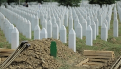 Veliki broj osumnjičenih za genocid u Srebrenici još na slobodi