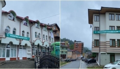 Baneri sa bajramskom čestitkom ponovo postavljeni u Srebrenici