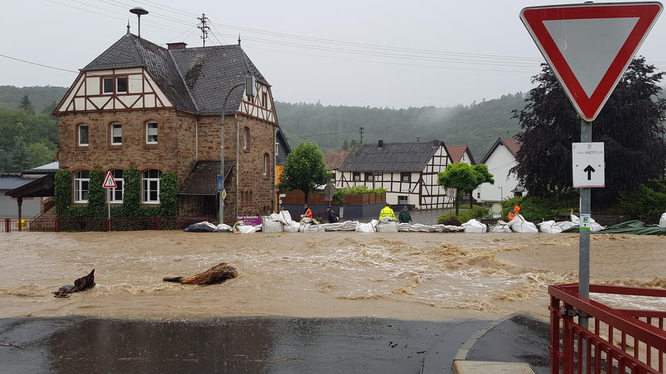 U poplavama u Njemačkoj četiri osobe poginule, tridest nestalo