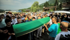 Fejzić: Dolazite u Srebrenicu svim drugim danima, a ne samo 11. jula