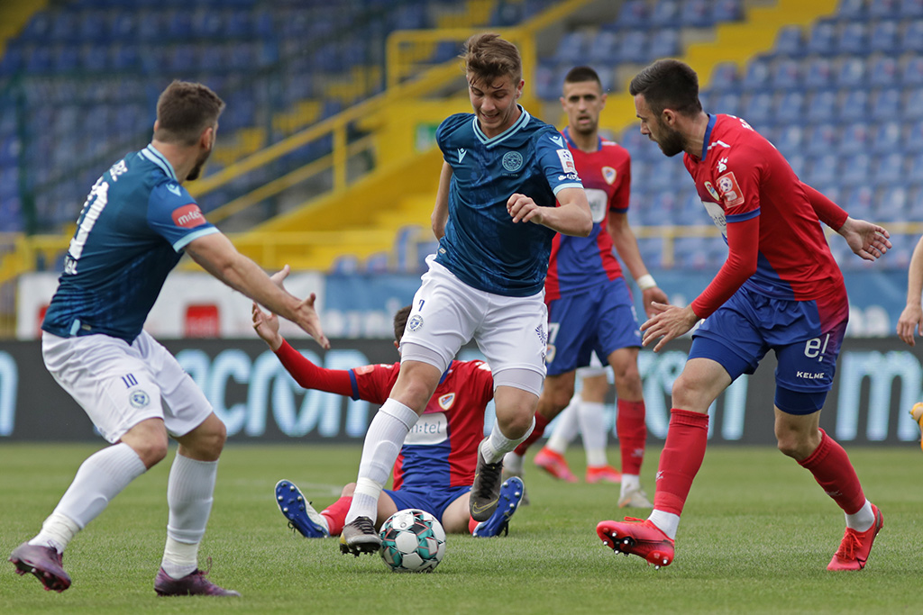 Željo i Borac pred navijačima na Grbavici igraju derbi prvog kola