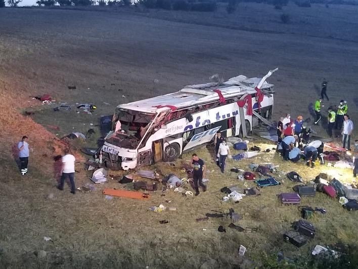 Prevrnuo se putnički autobus na zapadu Turske, poginulo 14 osoba