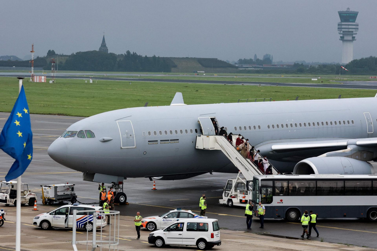 U sklopu evakuacije u Veliku Britaniju vojnim avionom iz Afganistana doletjela osoba s "crne liste"