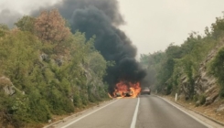 Požar i gusti dim otežavaju saobraćaj na putu Bileća-Trebinje