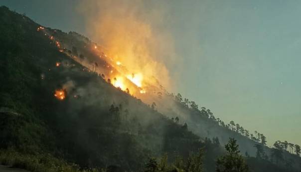 Kiša stabilizirala požar u Donjoj Jablanici, još uvijek gori u Konjicu i Stocu