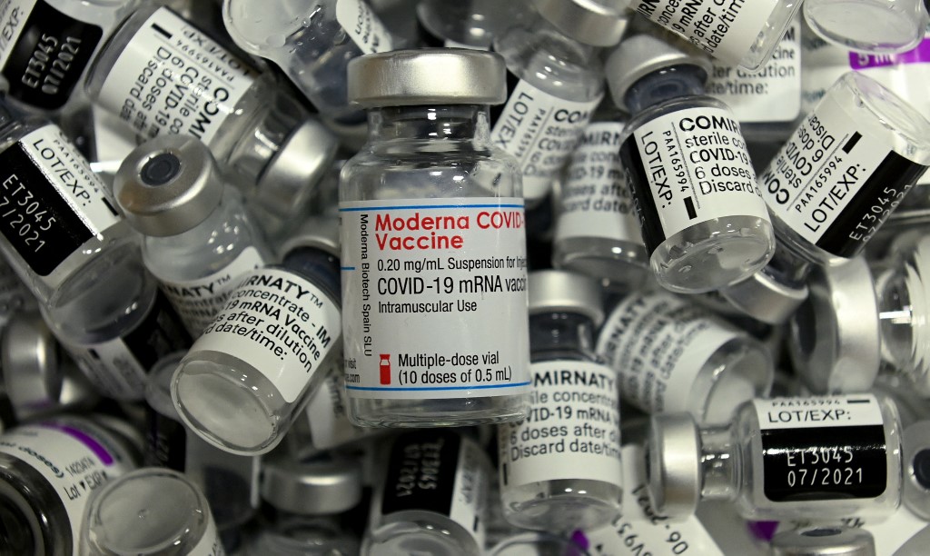 Pfizer i Moderna podigle cijene vakcina protiv koronavirusa