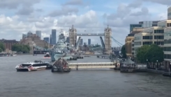 Zaglavio se čuveni pokretni most "Tower Bridge" u Londonu