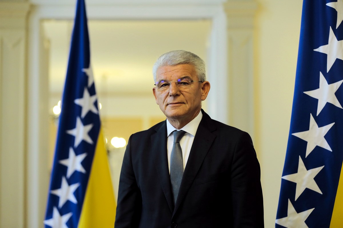 Džaferović: Schmidtova odluka važna za očuvanje ustavnog poretka i mira koji je Dodik doveo u pitanje