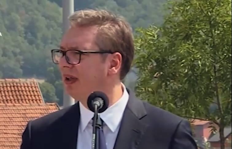 Pogledajte kako Vučić objašnjava doktorima šta da rade kada je pozlilo jednom djetetu