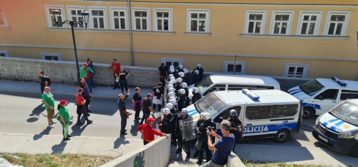 Građani probili još jednu blokadu, prosuto kamenje na Cetinju