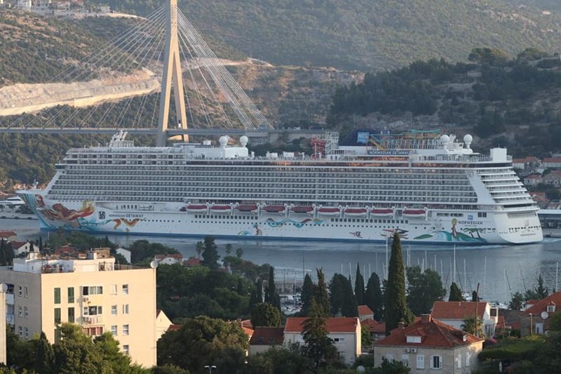 Godinama radili na brodu, a sada retroaktivno moraju platiti porez državi