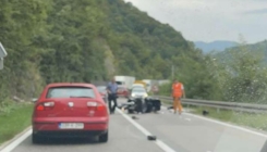 Saobraćajna nesreća kod tunela Crnaja: Sudarili se automobil i motociklista