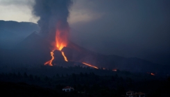 Vulkan na španskom otoku La Palma izbacuje blokove lave veličine zgrade