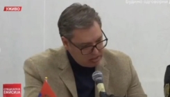 Detalj sa konferencije: Vučić ne podnosi kada nije u centru pažnje