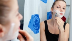 Novi, pomalo bizaran trend ljepote: Evo zašto bi žene trebale brijati lice