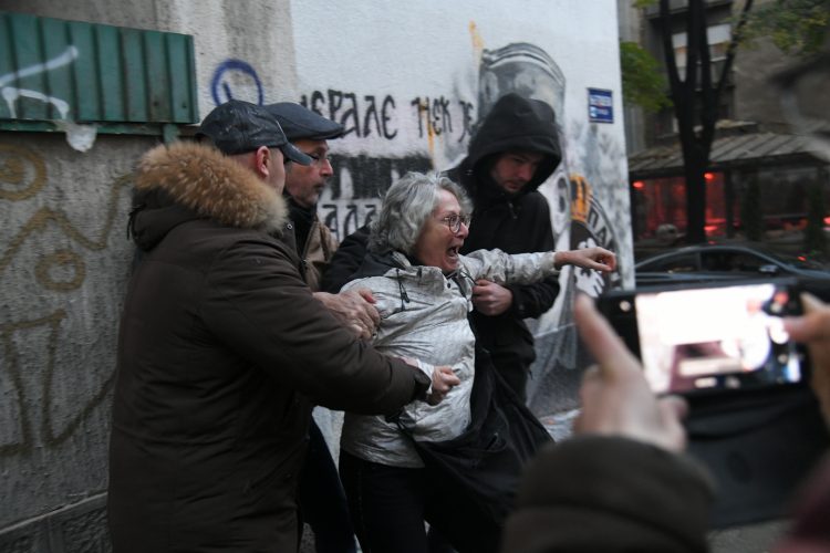 Aida Ćorović osuđena zbog gađanja jajima murala Ratku Mladiću u Beogradu: Tužiću državu Srbiju