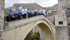 Na današnji dan 1993. godine granatiranjem HVO-a srušen je Stari most u Mostaru