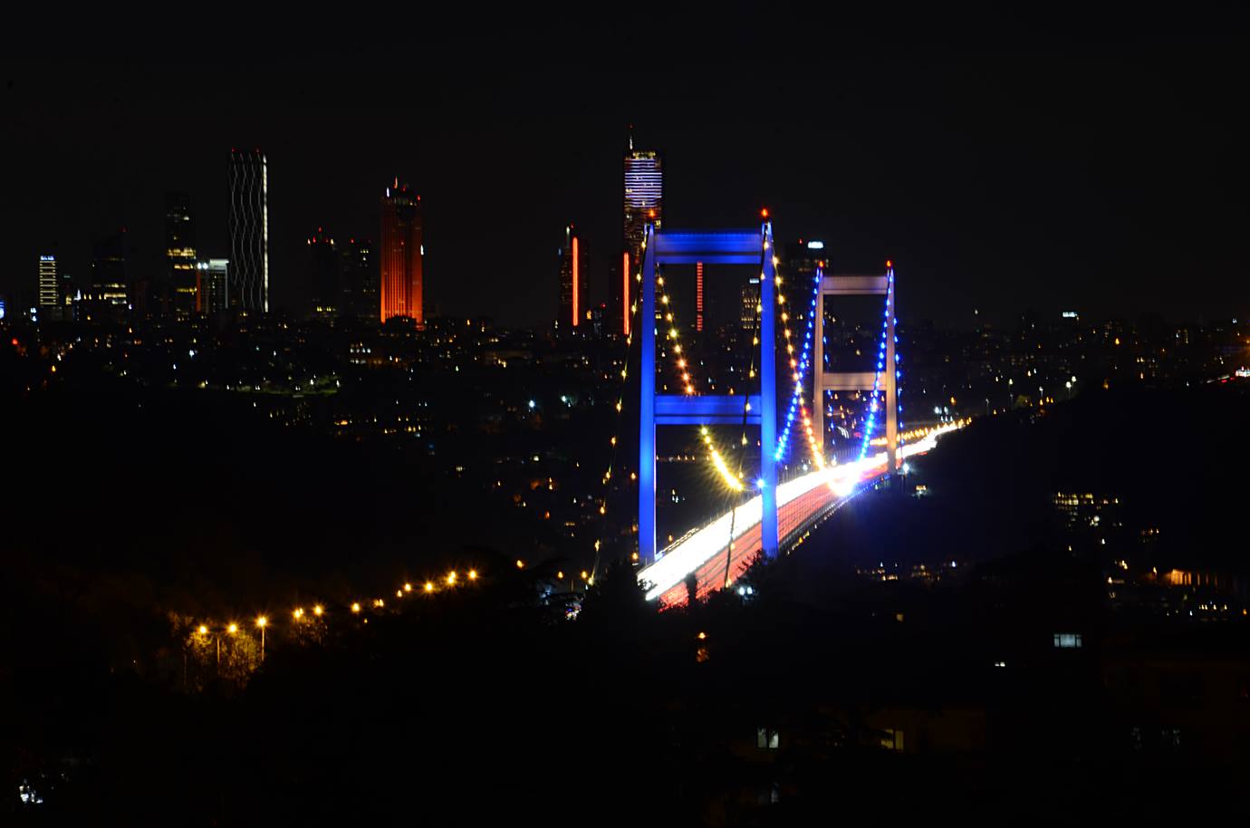 Most "Fatih Sultan Mehmet" u Istanbulu u bojama zastave Bosne i Hercegovine